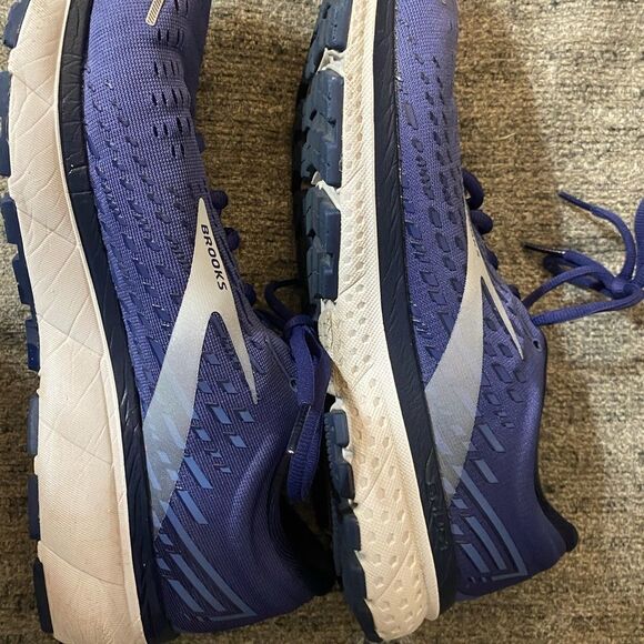 Mens Brooks Shoes  - Picture 6 of 9